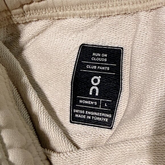 On Running Women’s Club Pants Joggers Silver Beige Large NWT - Picture 10 of 12